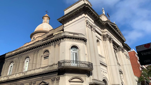 Banco Basilica Of Nuestra Señora Del Carmen