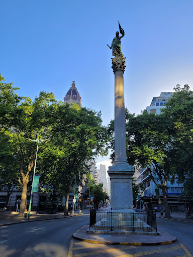 Banco Cagancha Square