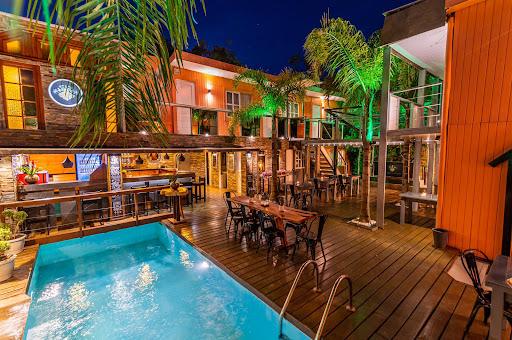 Banco F&F Hostel