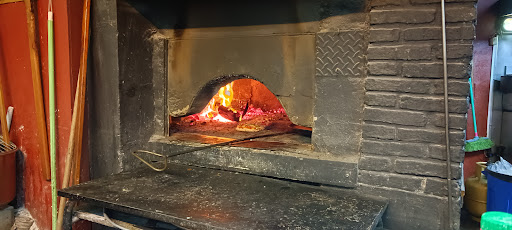 Banco La Proa Pizzeria