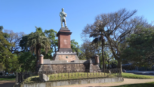 Banco Monumento Y Plaza Joaquín Suárez