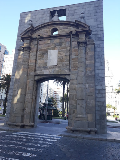 Banco Plaza General Artigas