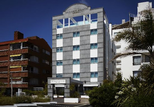 Banco Sunset Beach Hotel