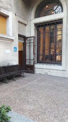 Banco Universidad Católica Del Uruguay (Ucu). Entrada C. Cantera